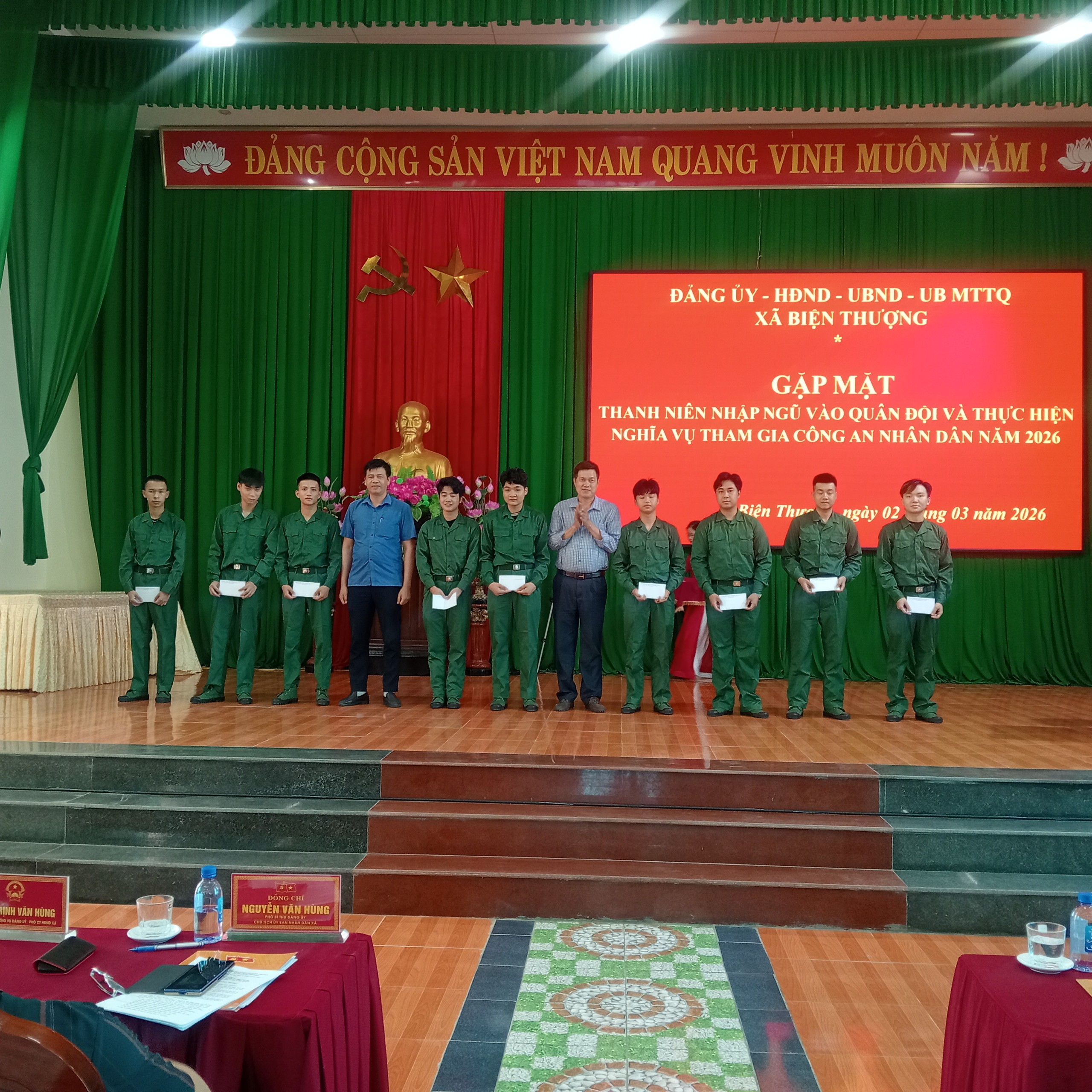 Anh-tin-bai
